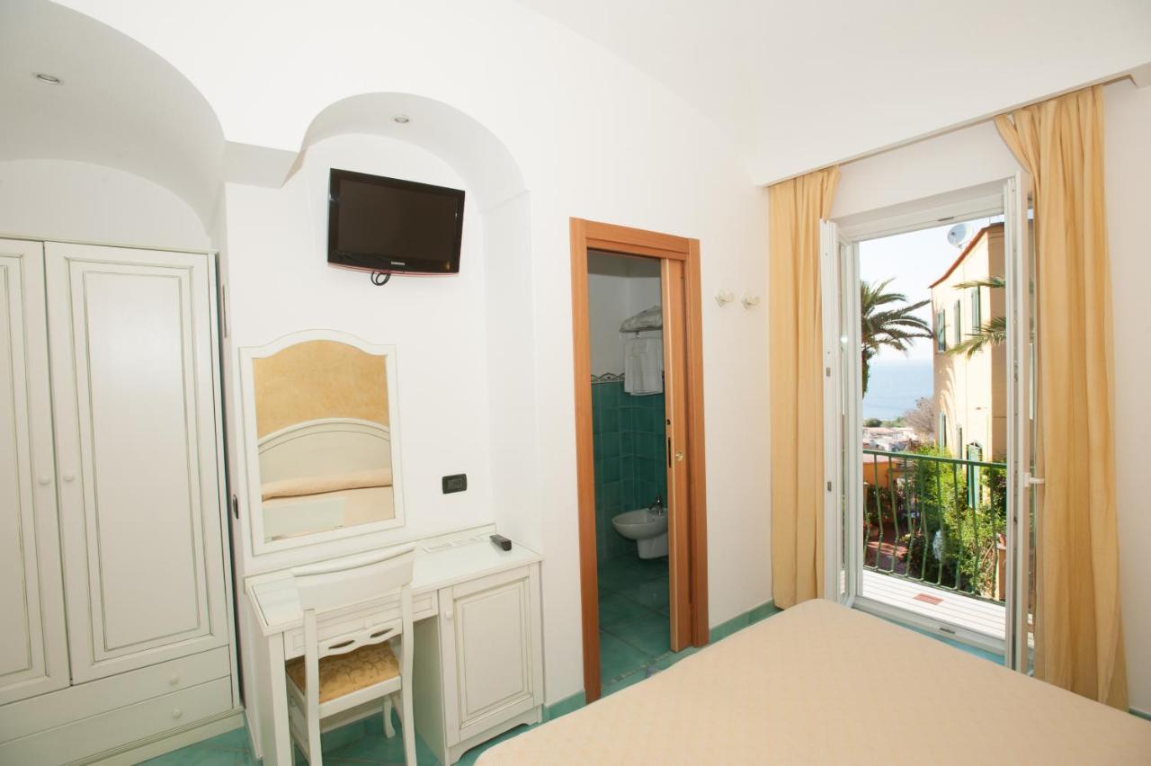 Hotel Villa Sirena - Thermae & Spa Ischia Exterior photo